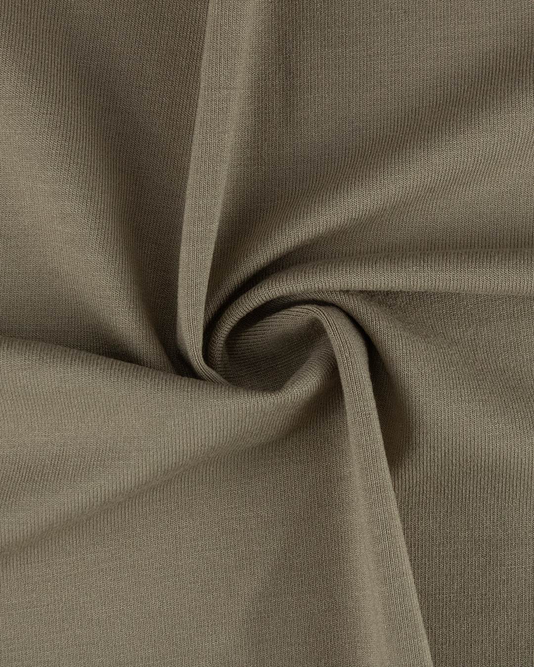 Malha modal com elastano · T-shirt fluida e caimento leve