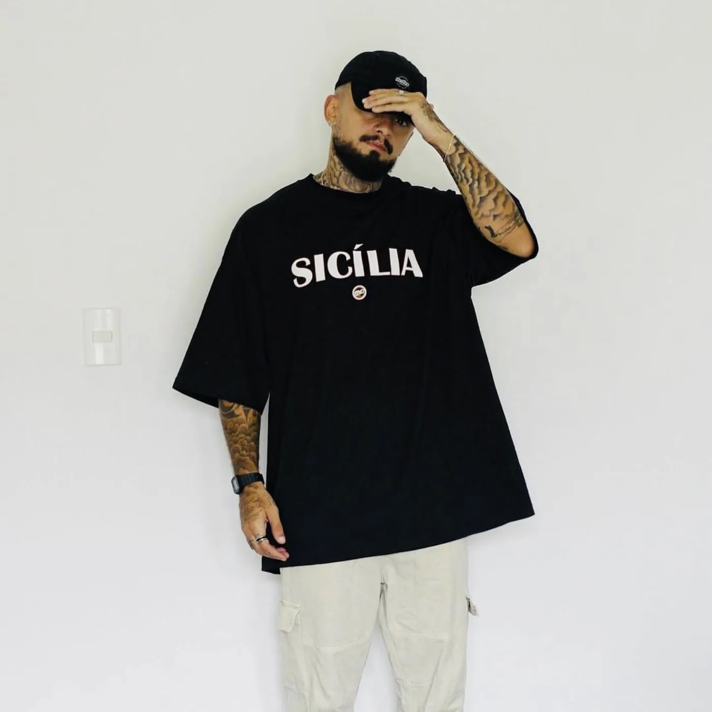 Camiseta oversized TOO67 estampa Sicília, produção MAISON CARIOCA